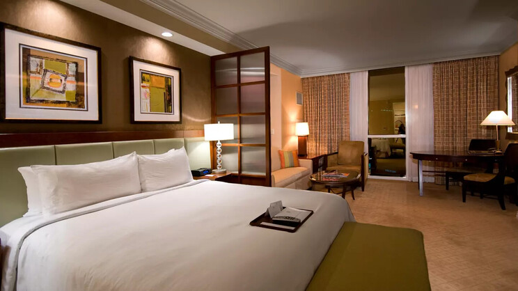 Deluxe Balcony Suite